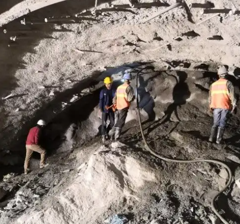 光山隧道拱顶带模注浆料，微膨胀注浆料的特点及施工工艺
